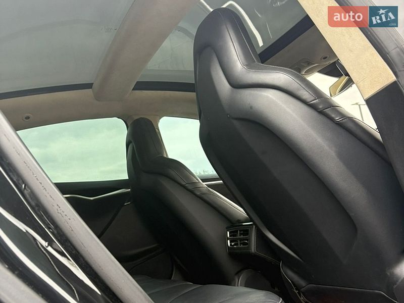 Ліфтбек Tesla Model S 2015 в Львові фото 13 Ліфтбек Tesla Model S 2015 в Львові