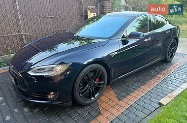Лифтбек Tesla Model S 2015 в Киеве