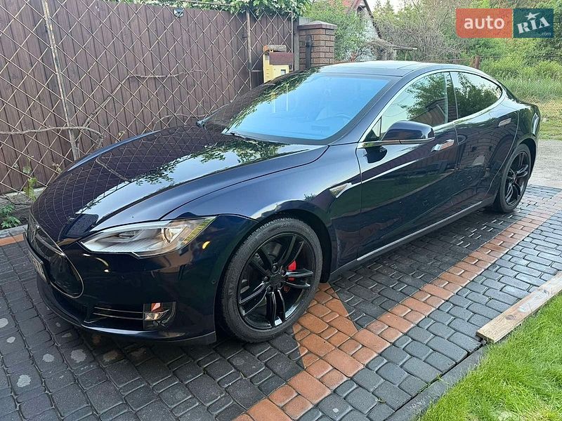 Tesla Model S 2015