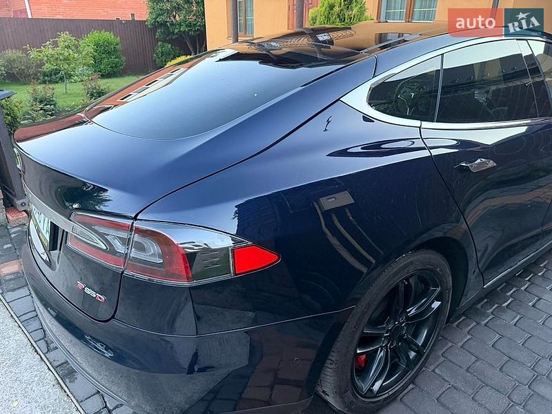 Ліфтбек Tesla Model S 2015 в Києві