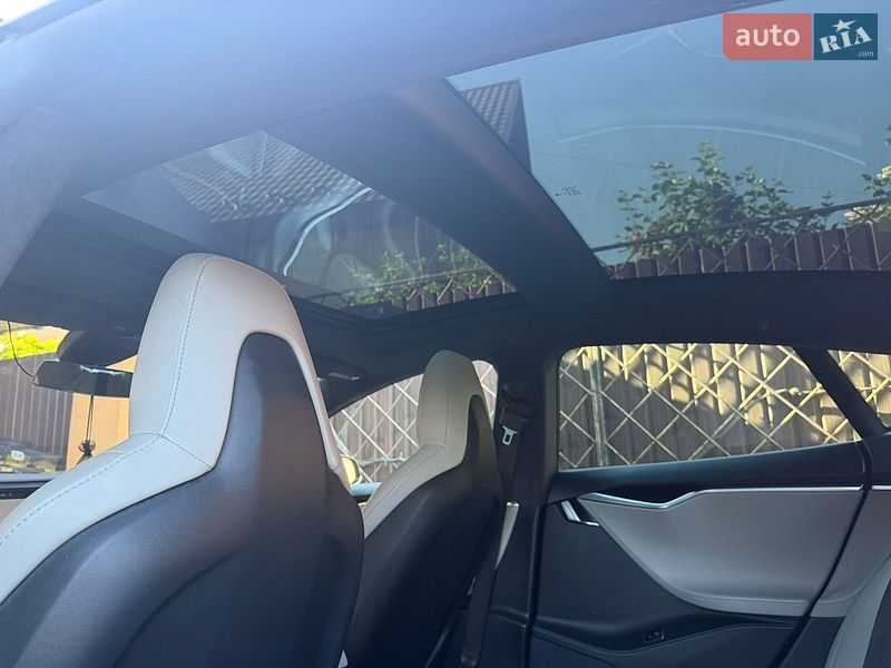 Ліфтбек Tesla Model S 2015 в Києві