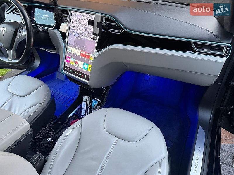 Ліфтбек Tesla Model S 2015 в Києві