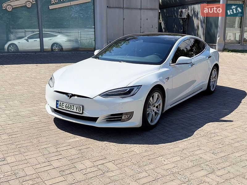 Tesla Model S 2020