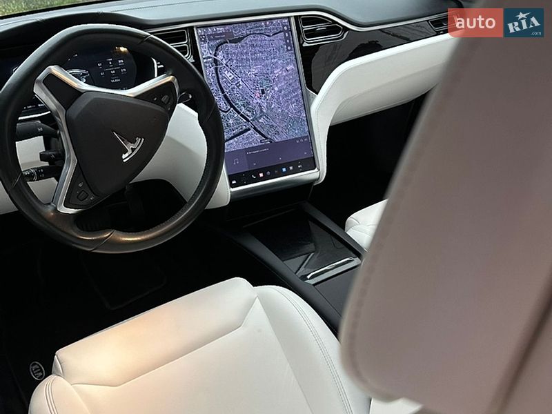Лифтбек Tesla Model S 2017 в Кривом Роге