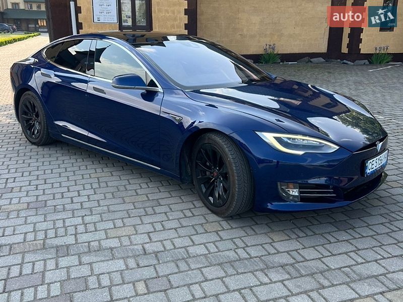 Ліфтбек Tesla Model S 2016 в Чернівцях