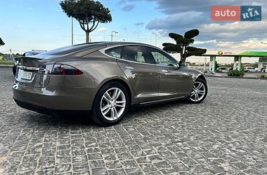 Ліфтбек Tesla Model S 2015 в Львові