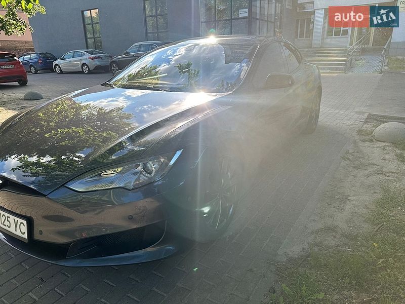 Ліфтбек Tesla Model S 2014 в Києві