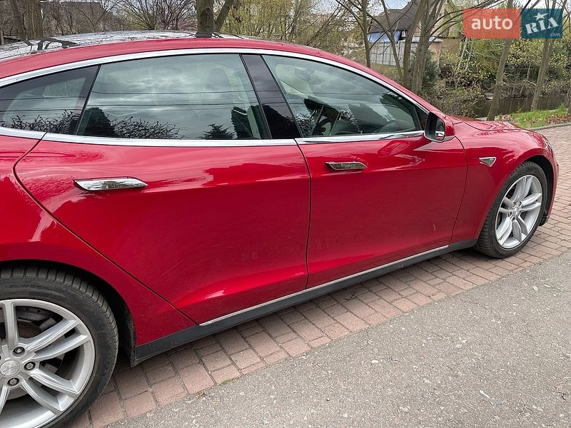 Лифтбек Tesla Model S 2014 в Киеве