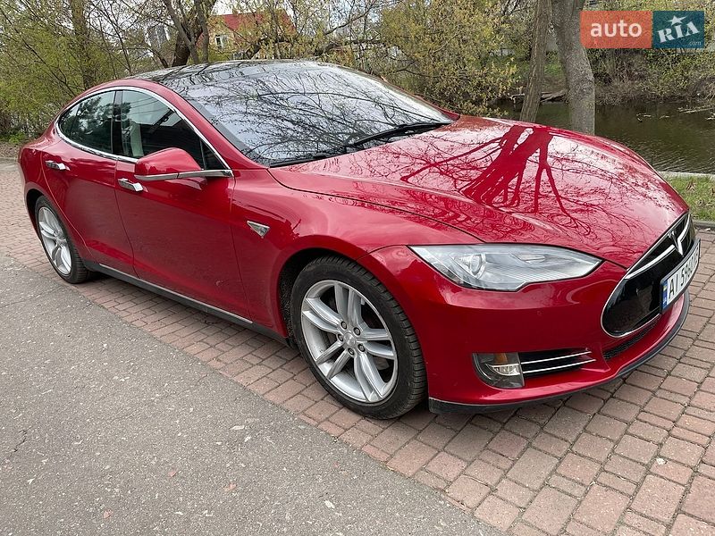 Лифтбек Tesla Model S 2014 в Киеве