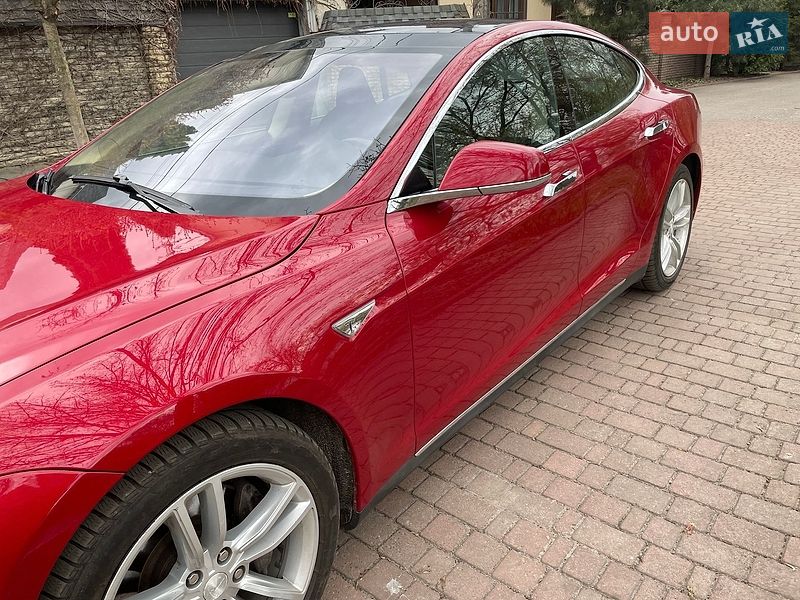 Лифтбек Tesla Model S 2014 в Киеве