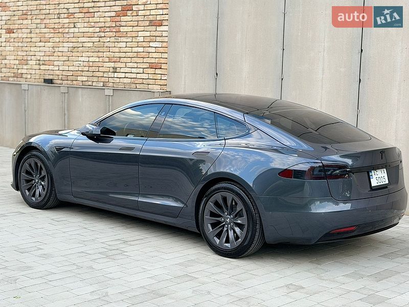 Лифтбек Tesla Model S 2017 в Луцке