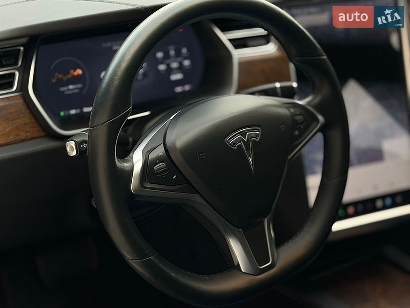 Лифтбек Tesla Model S 2017 в Луцке