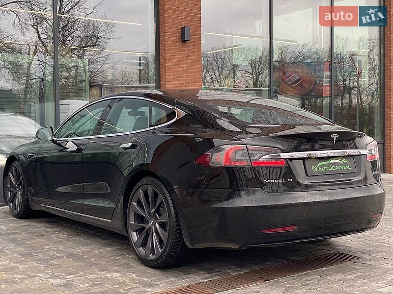 Ліфтбек Tesla Model S 2019 в Києві