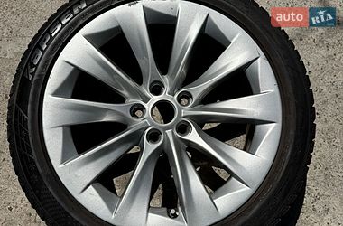 Ліфтбек Tesla Model S 2016 в Дніпрі