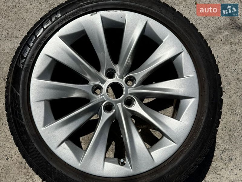 Ліфтбек Tesla Model S 2016 в Дніпрі
