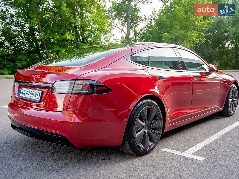Лифтбек Tesla Model S 2022 в Киеве