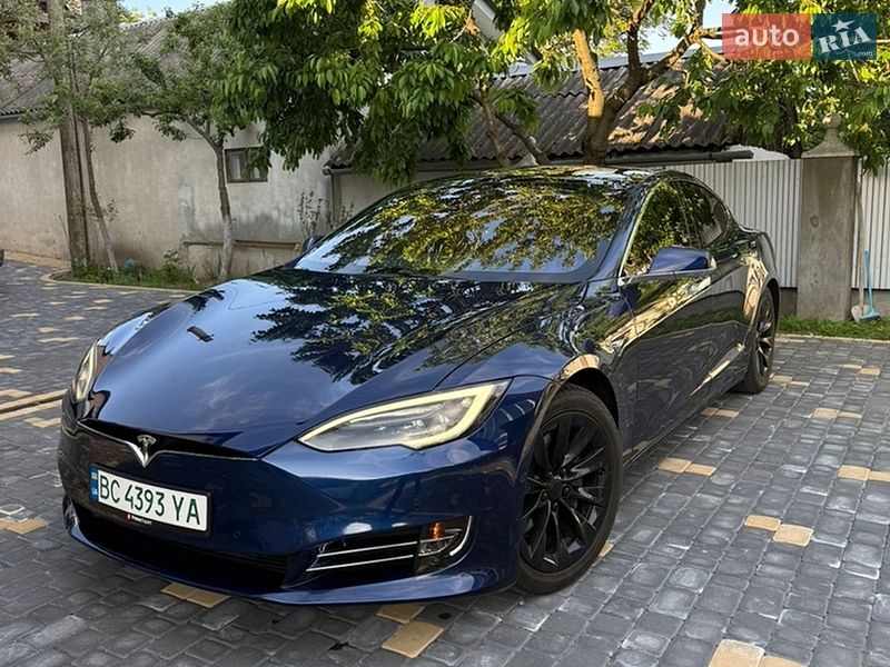 Ліфтбек Tesla Model S 2017 в Коломиї