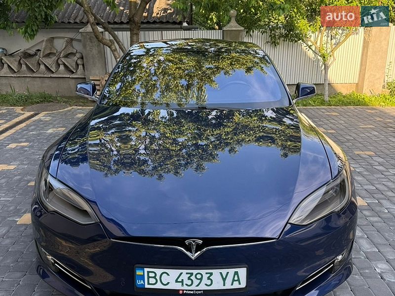 Ліфтбек Tesla Model S 2017 в Коломиї