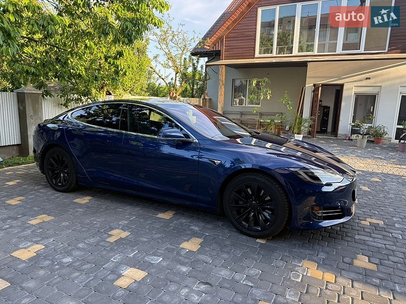 Ліфтбек Tesla Model S 2017 в Коломиї