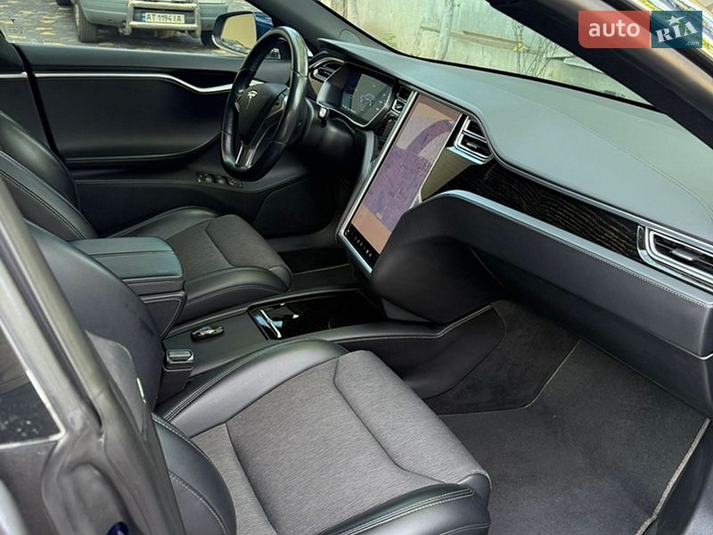 Ліфтбек Tesla Model S 2017 в Коломиї