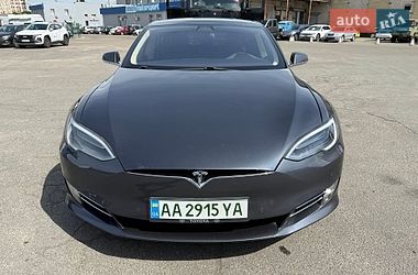 Лифтбек Tesla Model S 2016 в Киеве