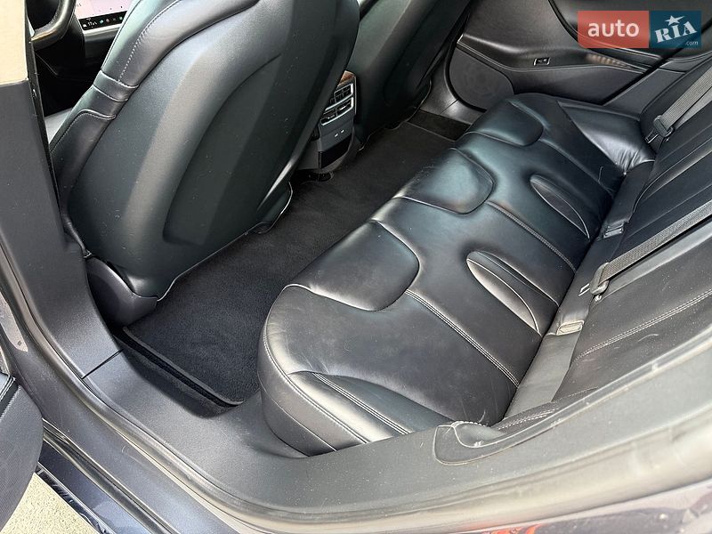 Лифтбек Tesla Model S 2016 в Киеве