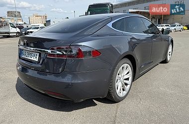 Лифтбек Tesla Model S 2016 в Киеве