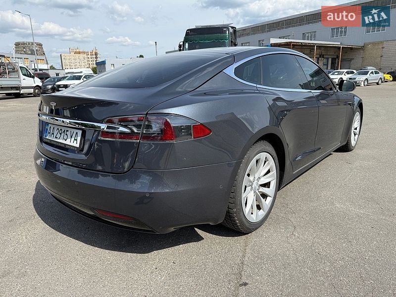 Лифтбек Tesla Model S 2016 в Киеве