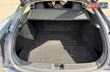 Лифтбек Tesla Model S 2016 в Киеве