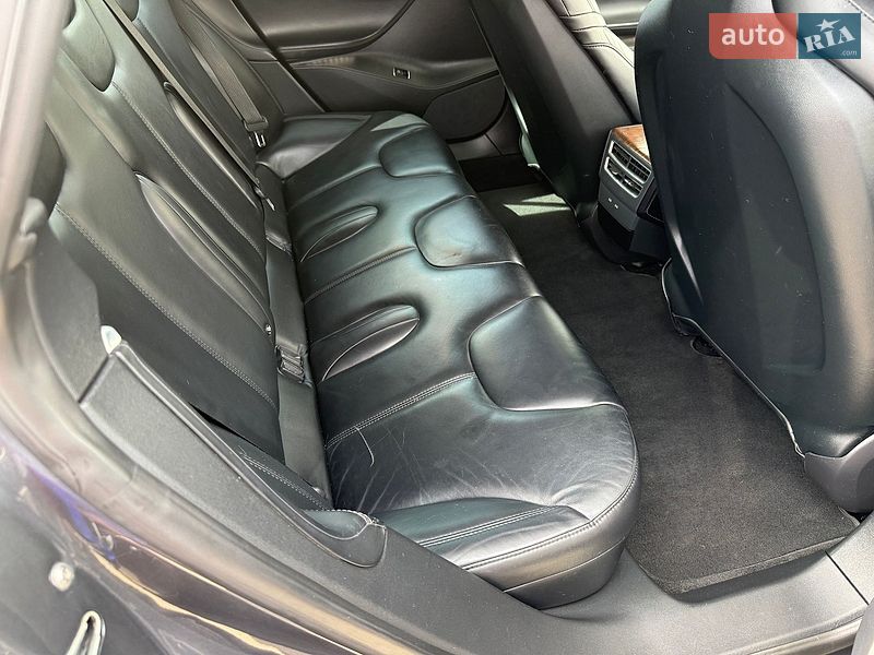 Лифтбек Tesla Model S 2016 в Киеве