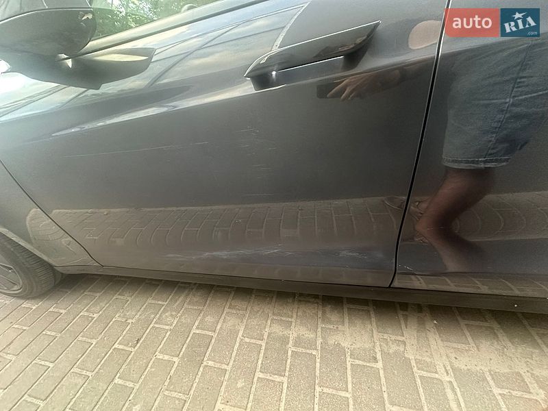 Ліфтбек Tesla Model S 2014 в Києві