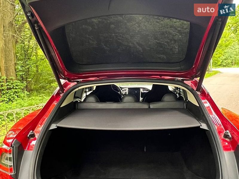 Ліфтбек Tesla Model S 2014 в Києві