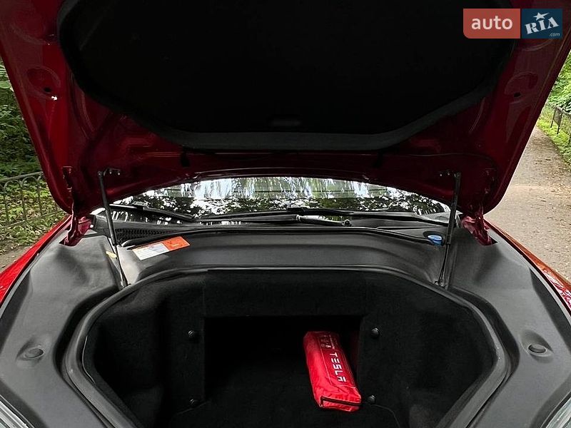 Лифтбек Tesla Model S 2014 в Киеве фото 10 Лифтбек Tesla Model S 2014 в Киеве