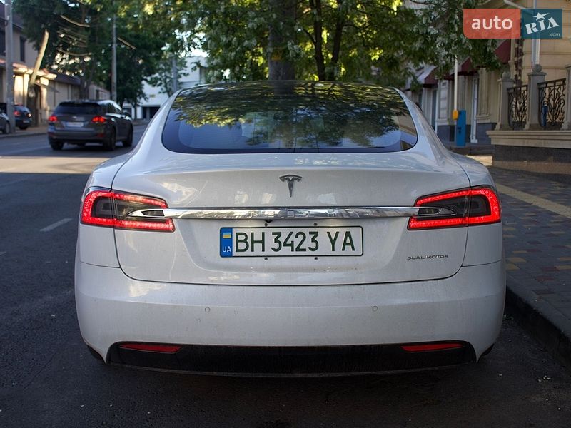 Лифтбек Tesla Model S 2020 в Одессе