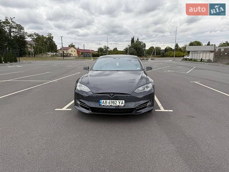 Ліфтбек Tesla Model S 2015 в Вінниці