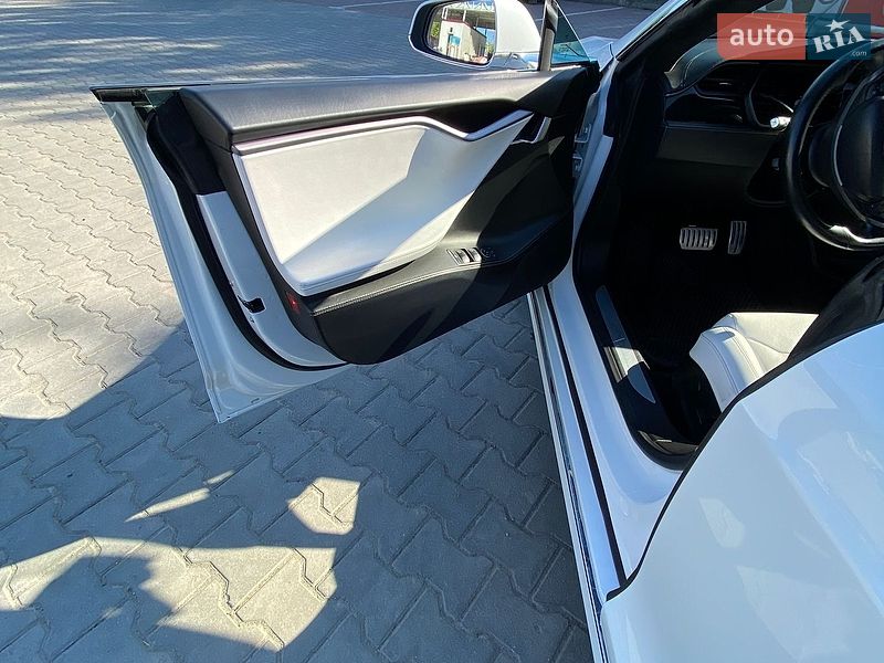 Ліфтбек Tesla Model S 2018 в Вінниці