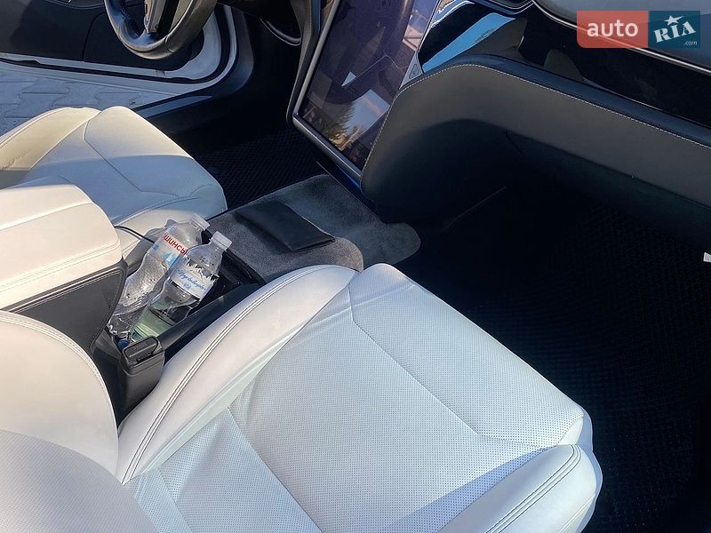 Ліфтбек Tesla Model S 2018 в Вінниці