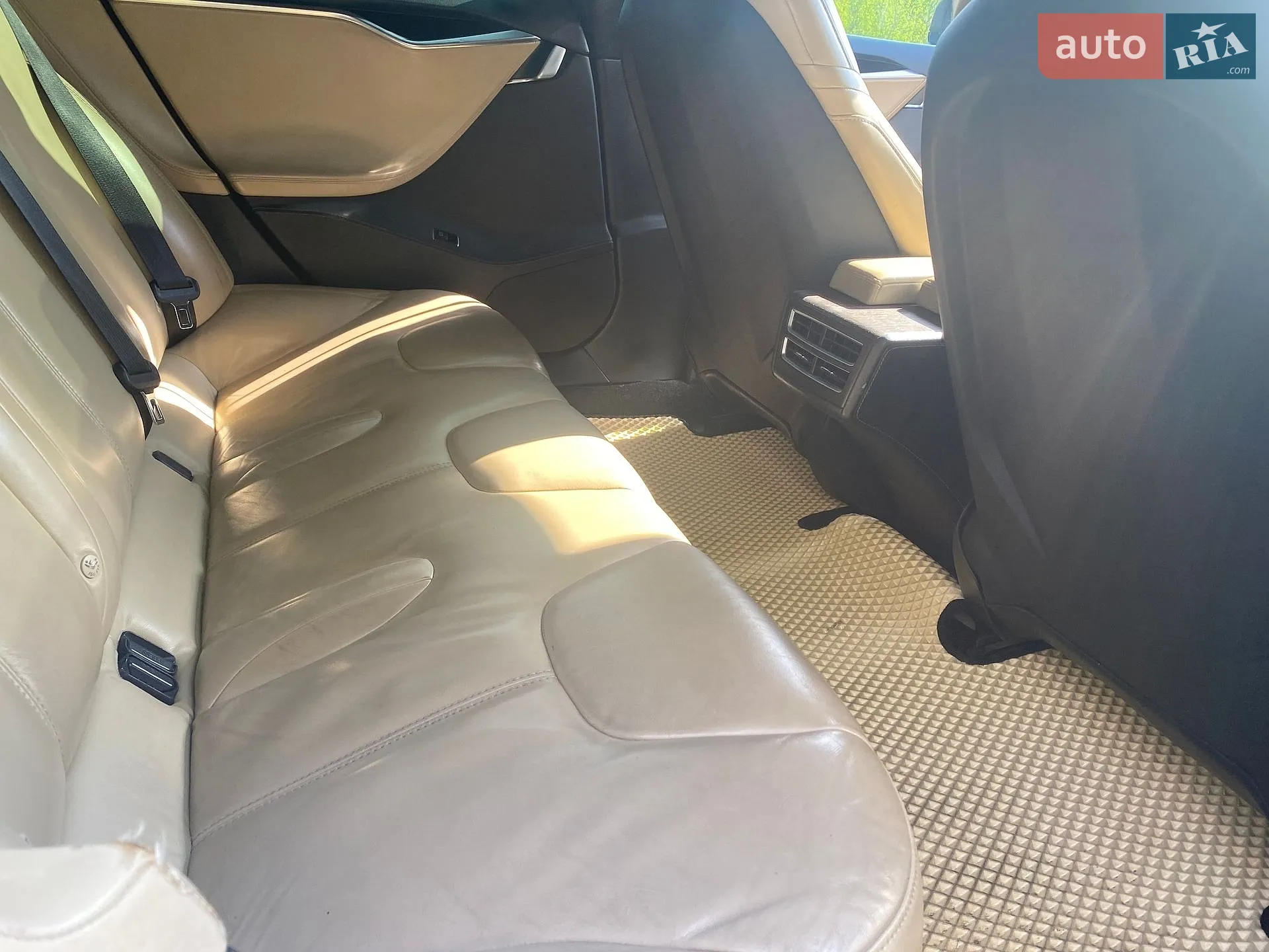 2015 Tesla Model S - мініатюра 8