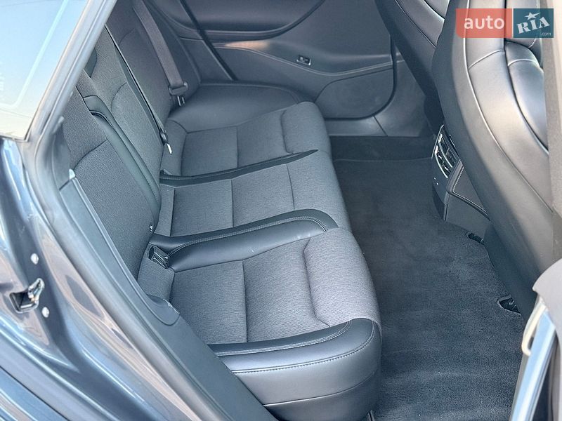 Лифтбек Tesla Model S 2017 в Дубно