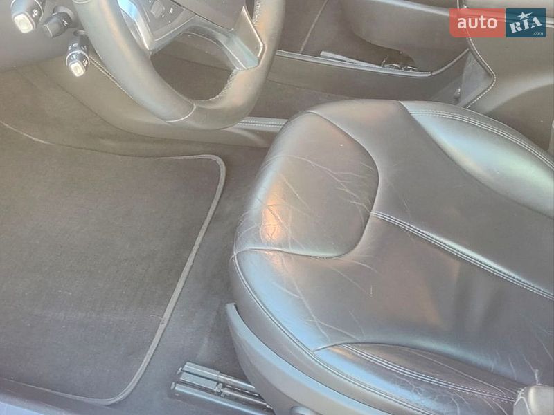 Лифтбек Tesla Model S 2015 в Киеве