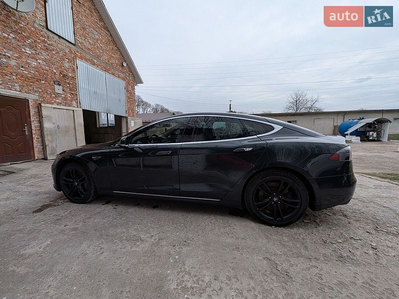 Лифтбек Tesla Model S 2013 в Тернополе фото 30 Лифтбек Tesla Model S 2013 в Тернополе