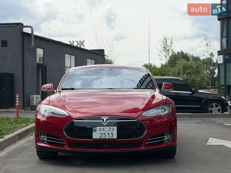Ліфтбек Tesla Model S 2015 в Києві