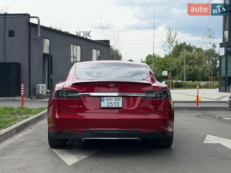 Ліфтбек Tesla Model S 2015 в Києві