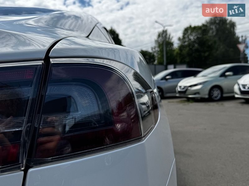 Ліфтбек Tesla Model S 2015 в Луцьку фото 28 Ліфтбек Tesla Model S 2015 в Луцьку