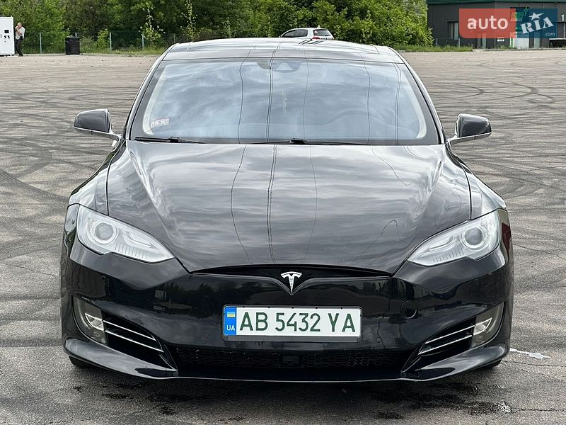Ліфтбек Tesla Model S 2016 в Києві