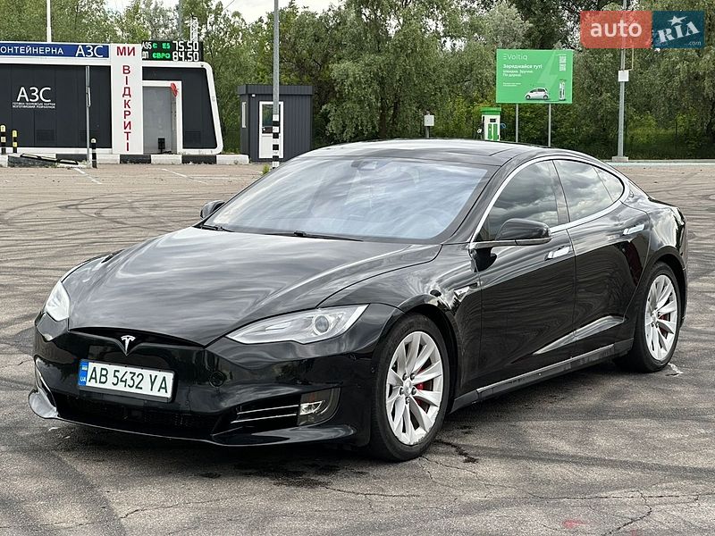 Ліфтбек Tesla Model S 2016 в Києві