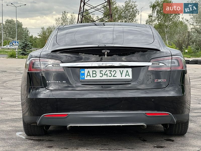 Ліфтбек Tesla Model S 2016 в Києві