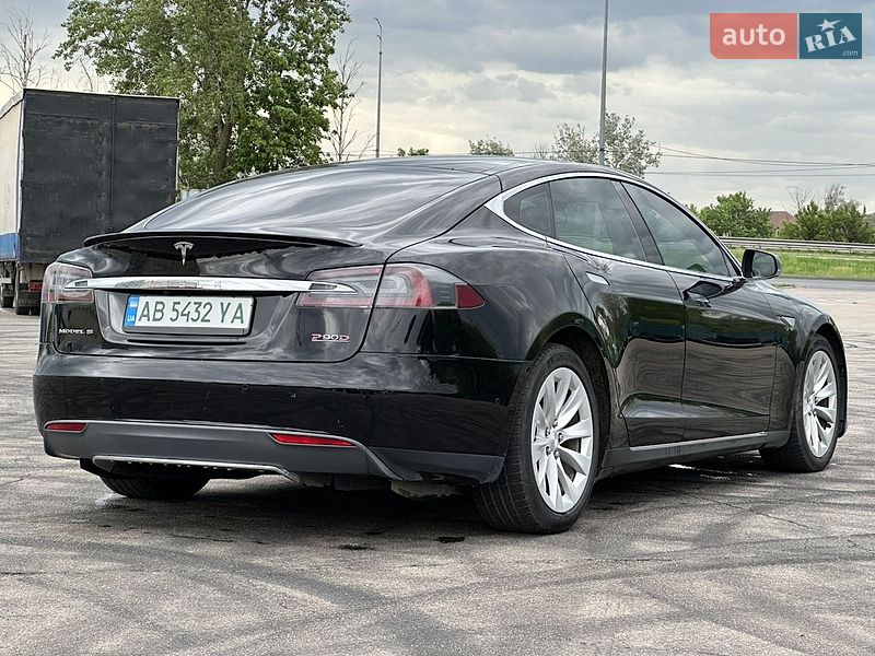 Ліфтбек Tesla Model S 2016 в Києві