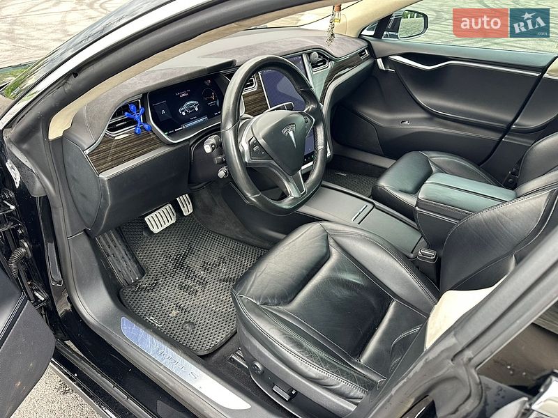 Ліфтбек Tesla Model S 2016 в Києві