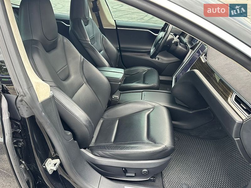 Ліфтбек Tesla Model S 2016 в Києві